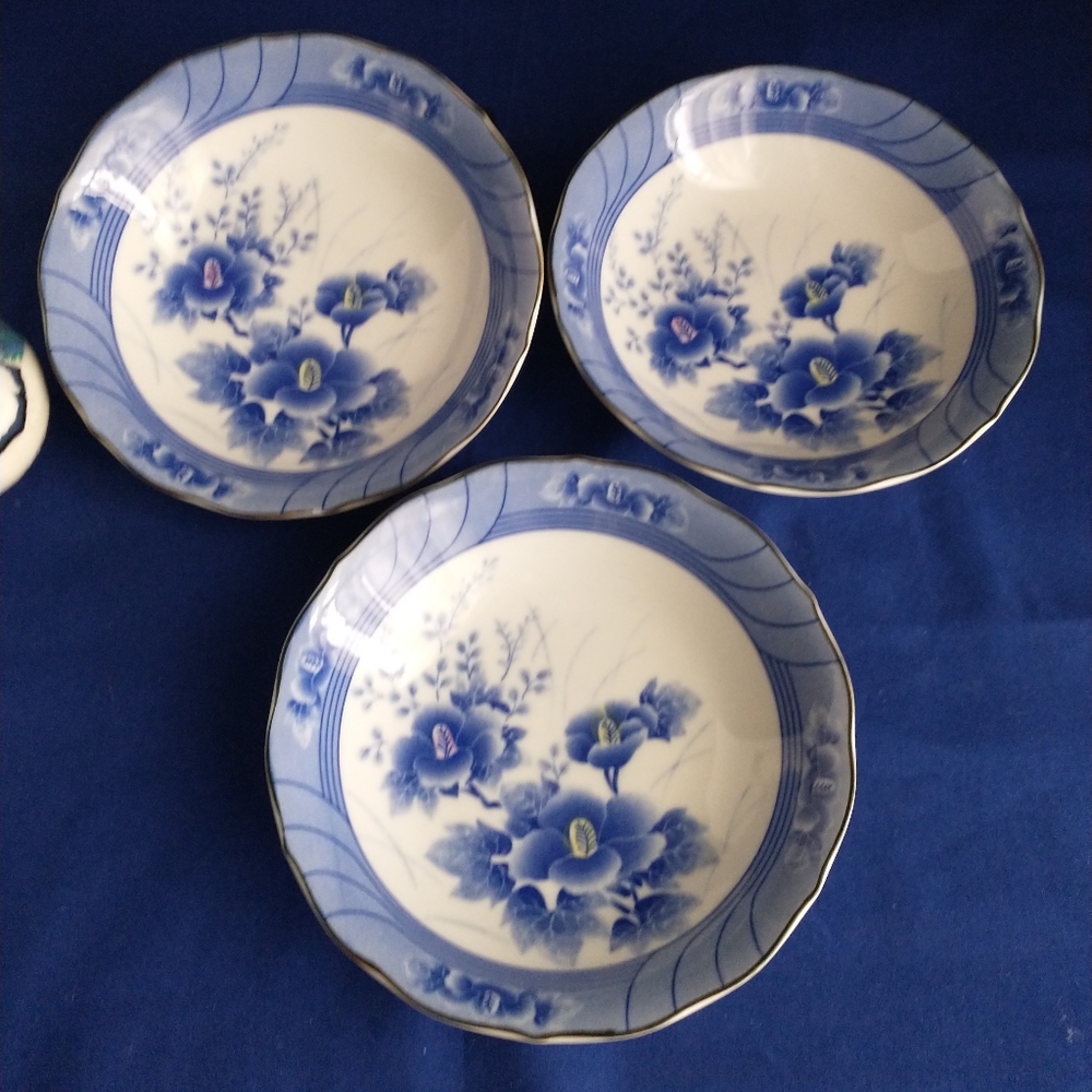 Vintage Set of 3 Blue Floral Bowls 6.5" D